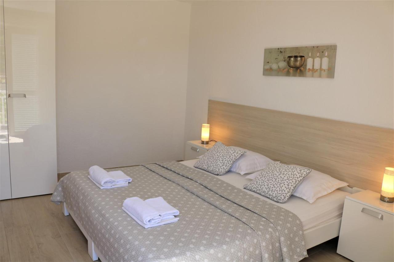 Apartments Irma Baška Voda Esterno foto