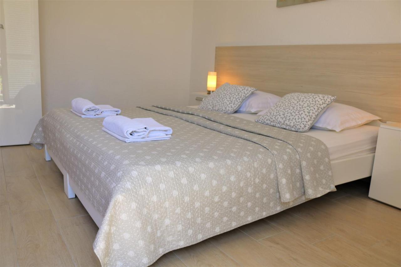 Apartments Irma Baška Voda Esterno foto