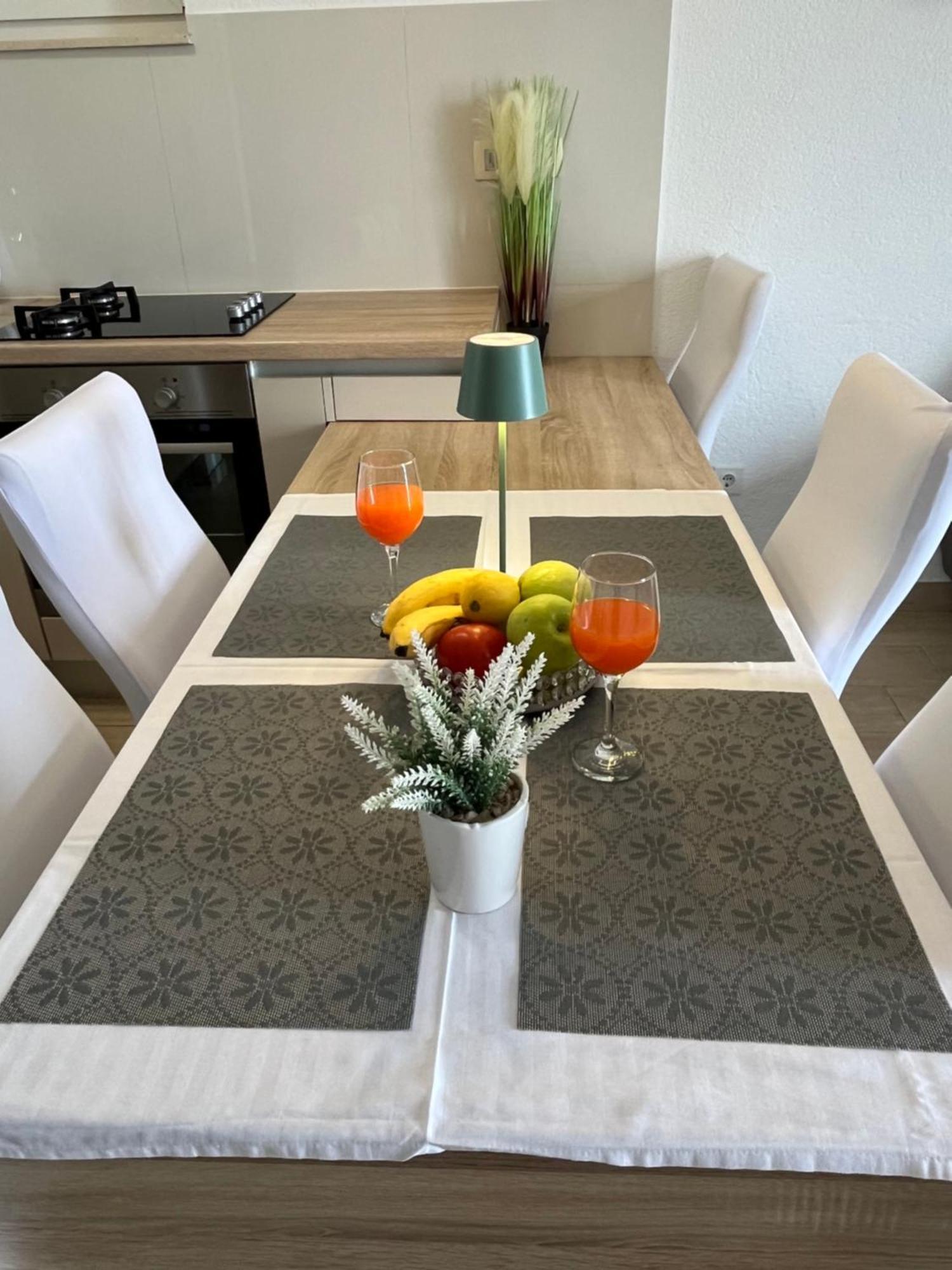 Apartments Irma Baška Voda Esterno foto