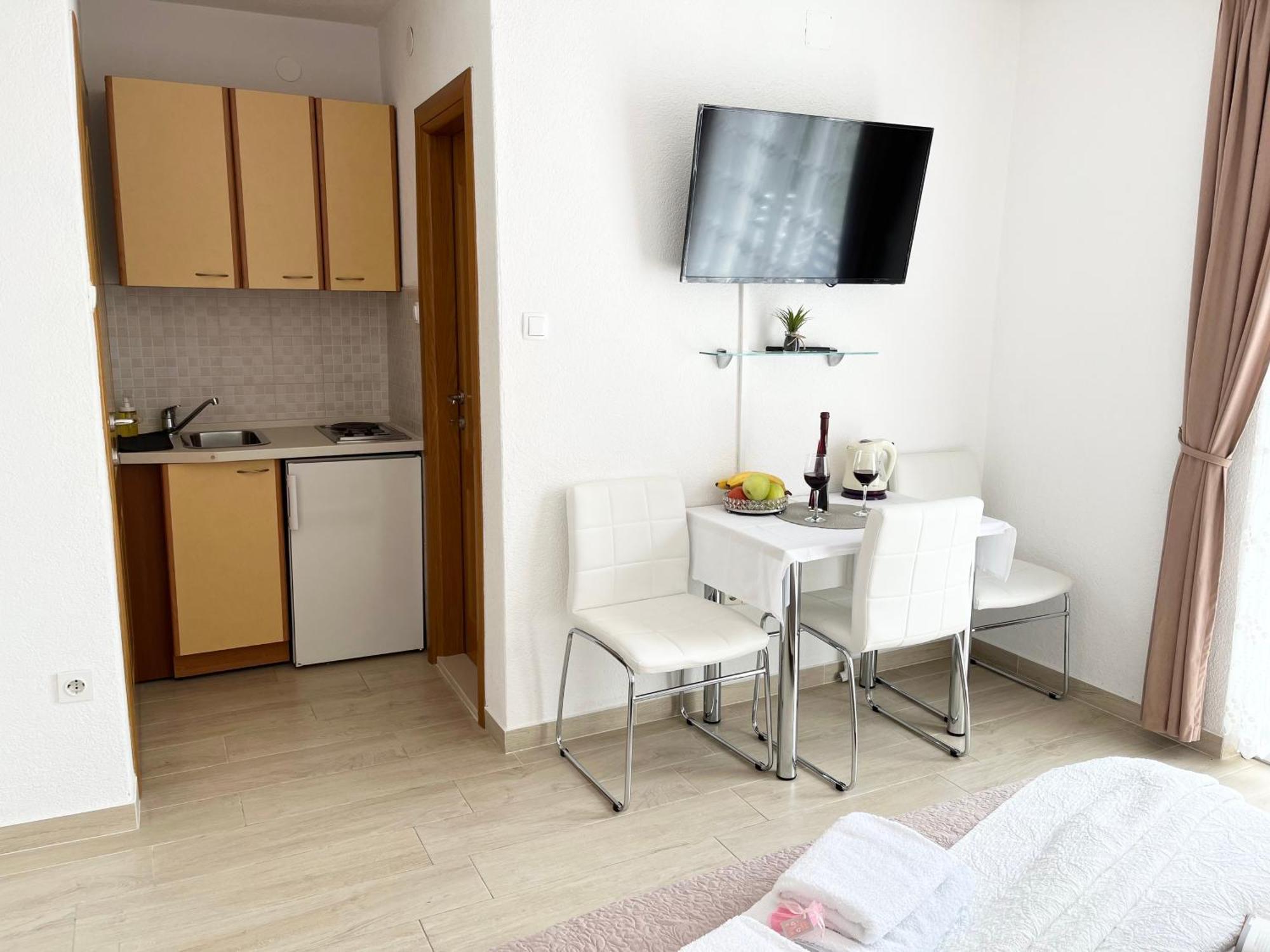 Apartments Irma Baška Voda Esterno foto